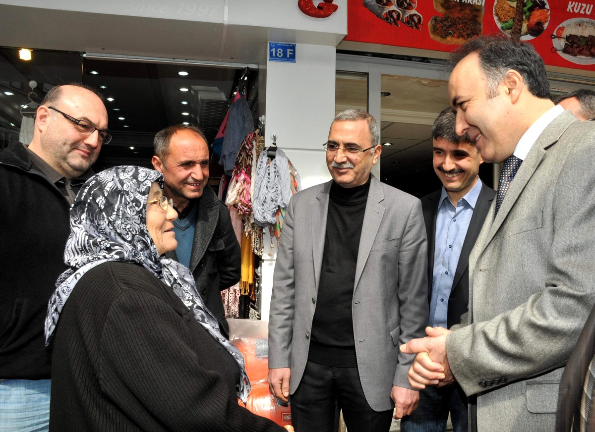 Vali Altıparmak Sinan Mahallesi Esnafı ile Bir Araya Geldi