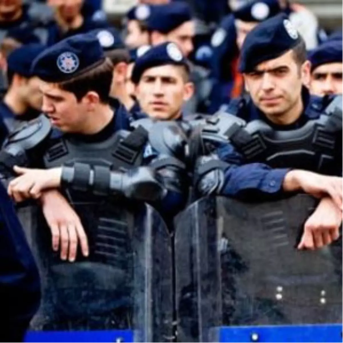 255 Bin Polise Zam Umudu