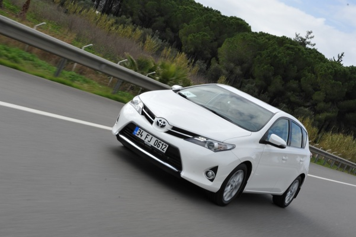5 Yıldızı Yeni Aurıs Ve Yeni Rav4 Aldı