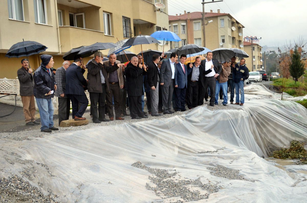 AK Parti Aydın Milletvekillerinden Söke'de Heyelan Bölgesi'nde İnceleme
