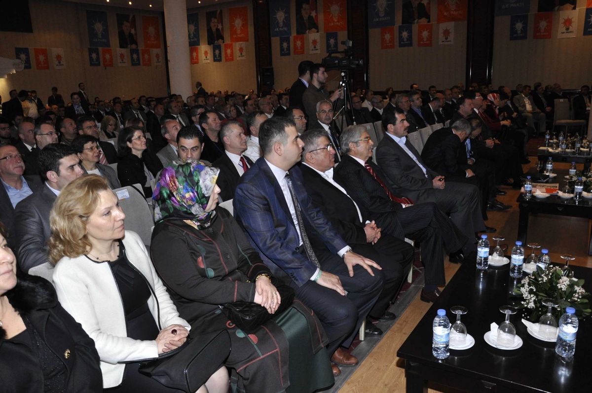 AK Parti Teşkilat İçi Eğitim Programı Kuşadası\'nda Başladı