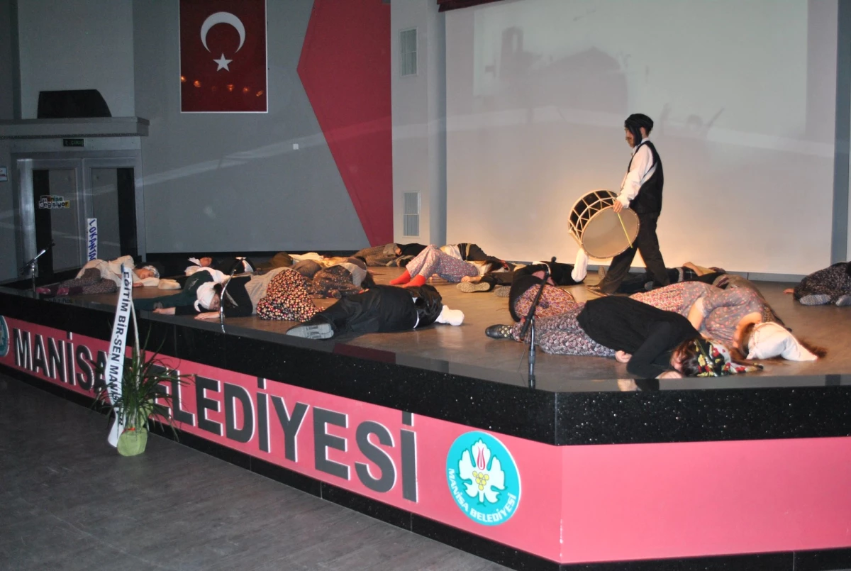 Ali Rıza Çevik\'li Öğrencilerden Duygulandıran Tiyatro Oyunu