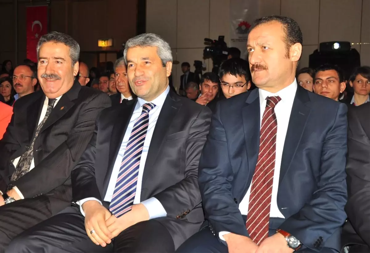 Bakan Ergün, '2023'e 10 Kala Ar-Ge ve Yenilikte İzmir' Konulu Toplantıya Katıldı