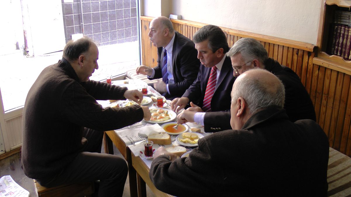 Başkan Albayrak Esnaflarla Kahvaltıda Buluştu