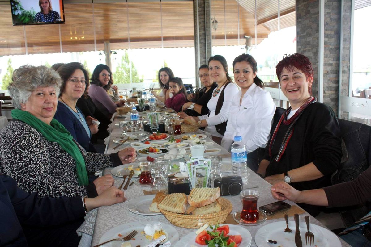 Bayan Öğretmenler Kahvaltıda Buluştu