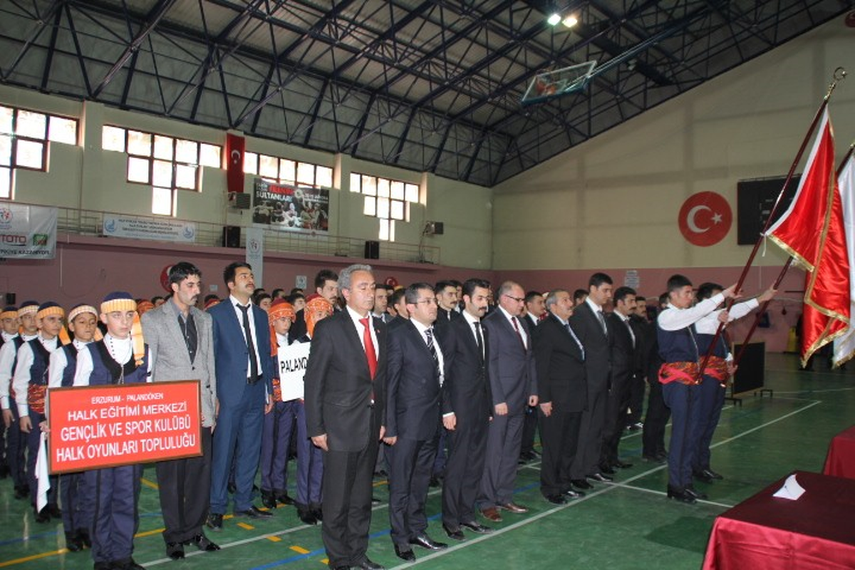 Erzurum\'da Halk Oyunları Yarışması