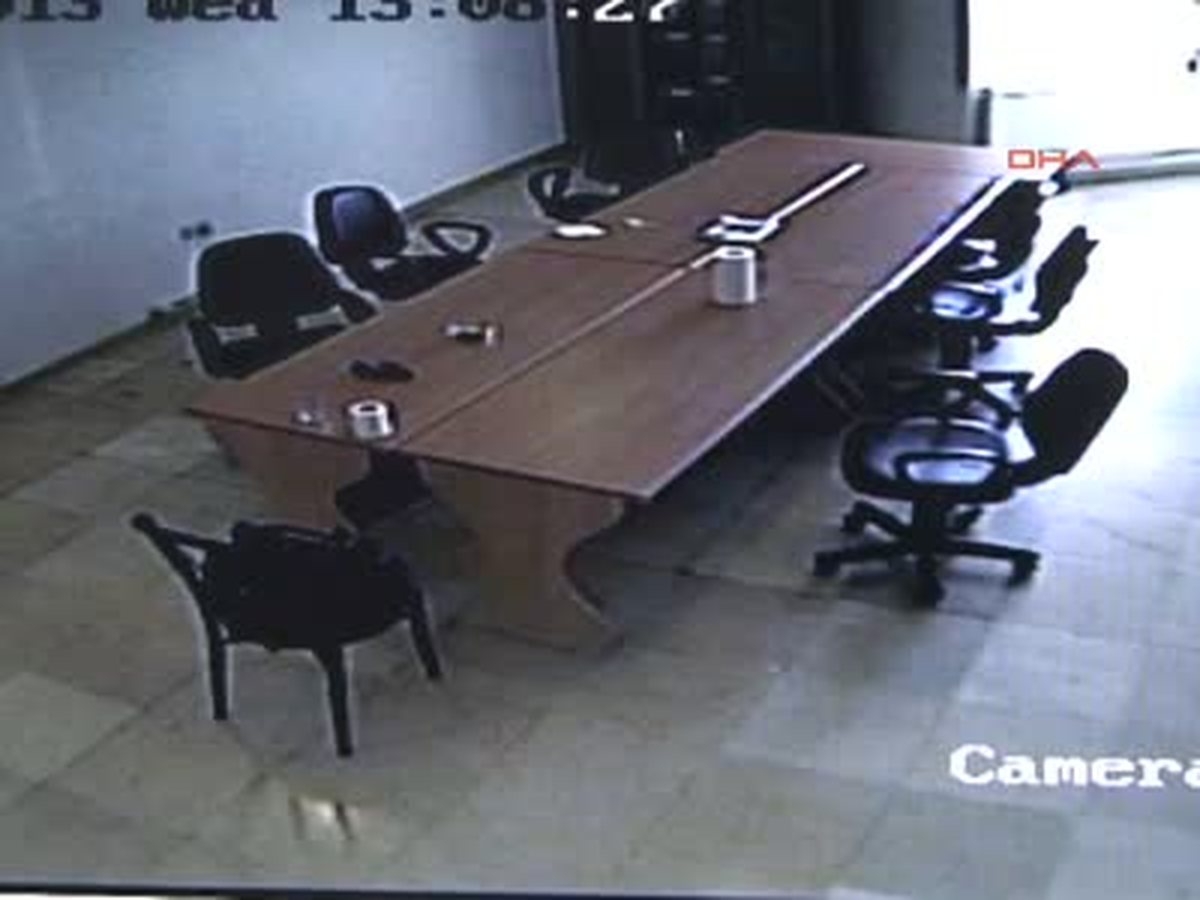 Müşterinin Cüzdanındaki Parayı Çaldı