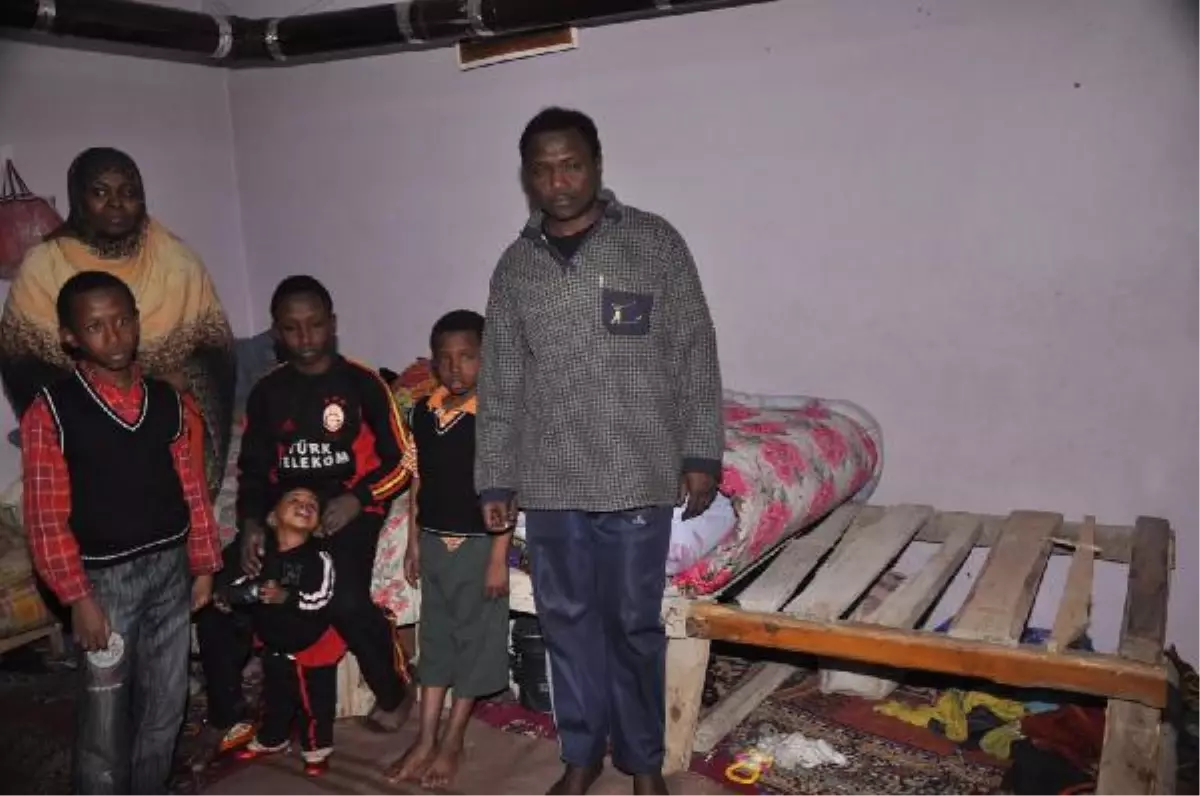 Hakkari'de Yaşayan Sudanlı Aile Zor Durumda