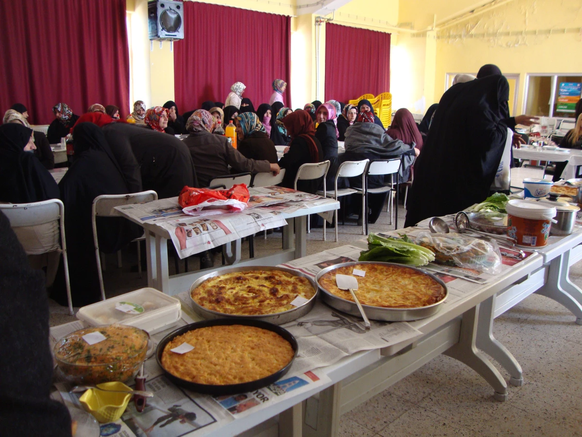 Kadınlar Gününde, Pazaryolu\'nda Yemek Ziyafeti