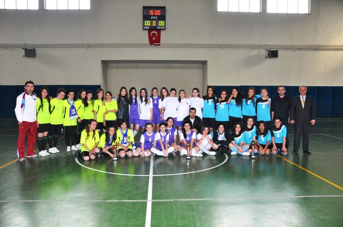 Kızlar Futsal\'da Varlığını Hissettirdi