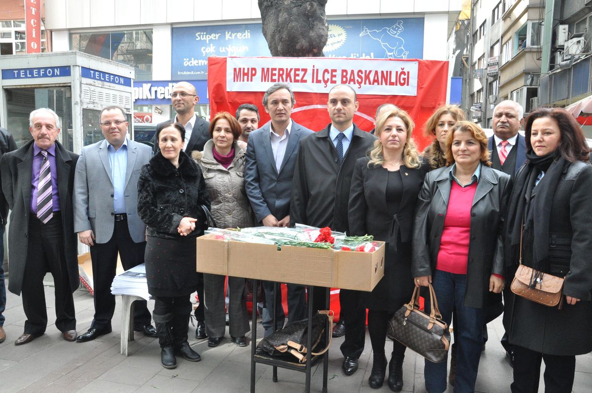 MHP\'den, Kadınlara Karanfil