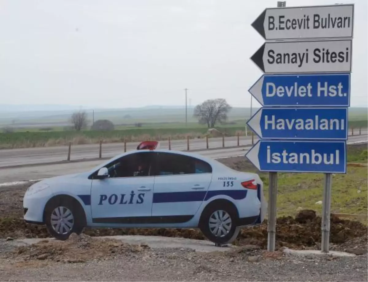 Polis Aracının Maketi Bile Yetti