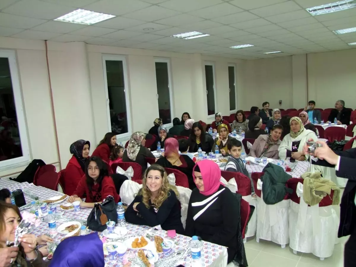 Salihli Eğitim Bir-Sen, Kadın Üyelerini Yemekli Toplantıda Buluştu