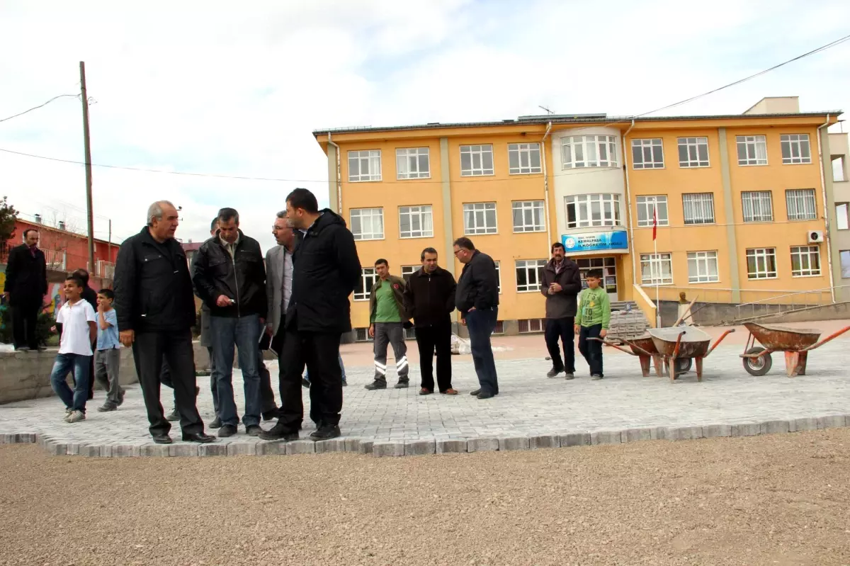 Suşehri Belediyesi Okullarda Çevre Düzenleme Çalışması Yaptı