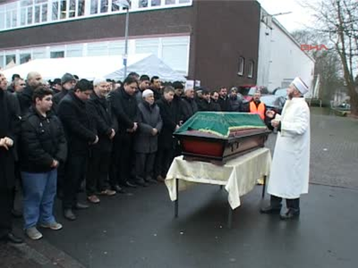 Tanju Satıloğlu Delmenhorst\'da Toprağa Verildi