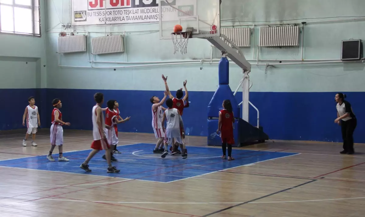 12 Dev Adam Okulları Basketbol Müsabakası
