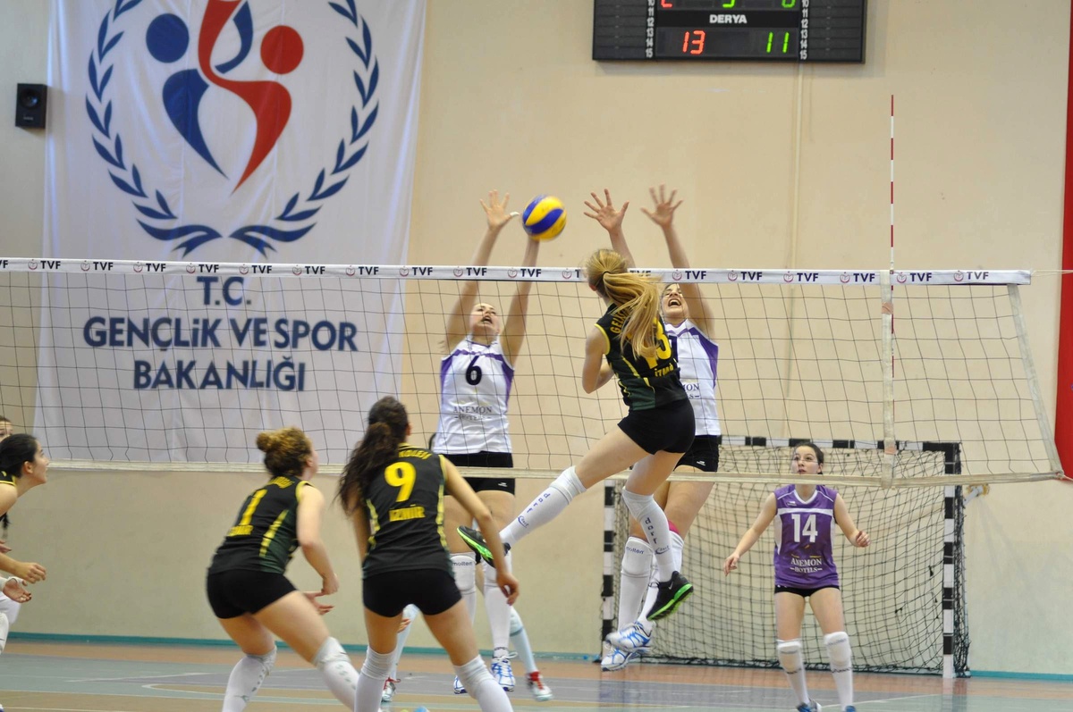 Anemon Hotels Spor Kulübü Bayan Voleybol Takımı Gelişim Koleji\'ni 3-0 Mağlup Etti