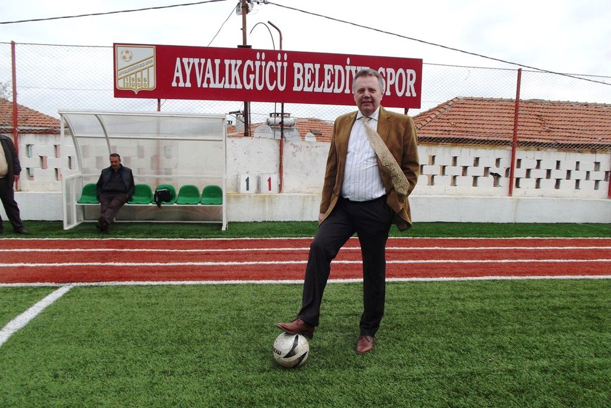 Ayvalıkgücüne Başkan Türközen ve Meclis Üyelerinden Baklavalı Jest