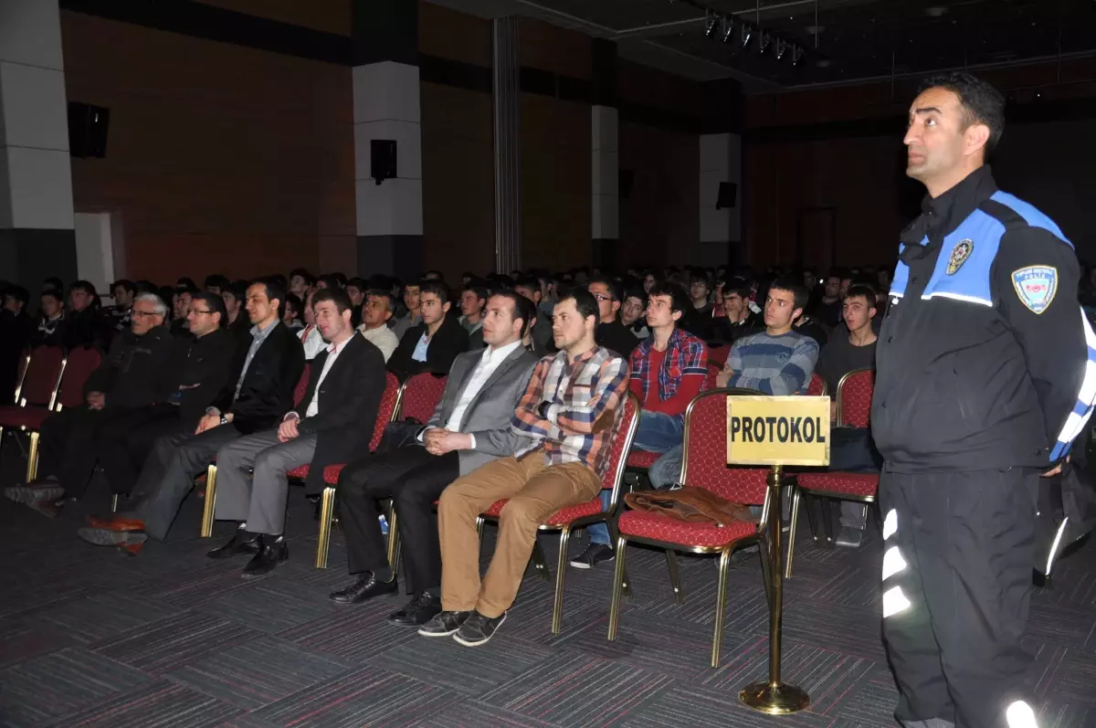 Balıkesir Polisi Gençleri Bilgilendirdi