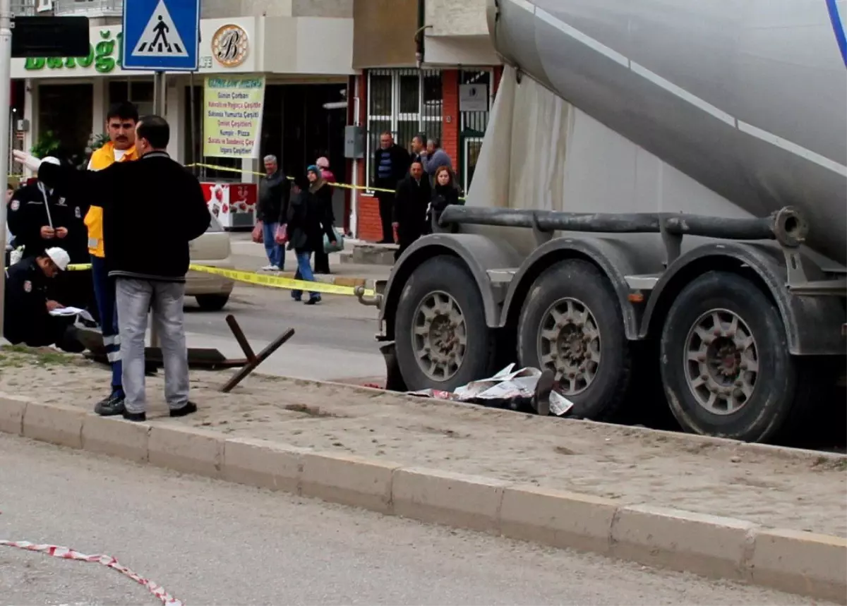 Beton Mikserinin Altında Kalan Yaşlı Adam Öldü