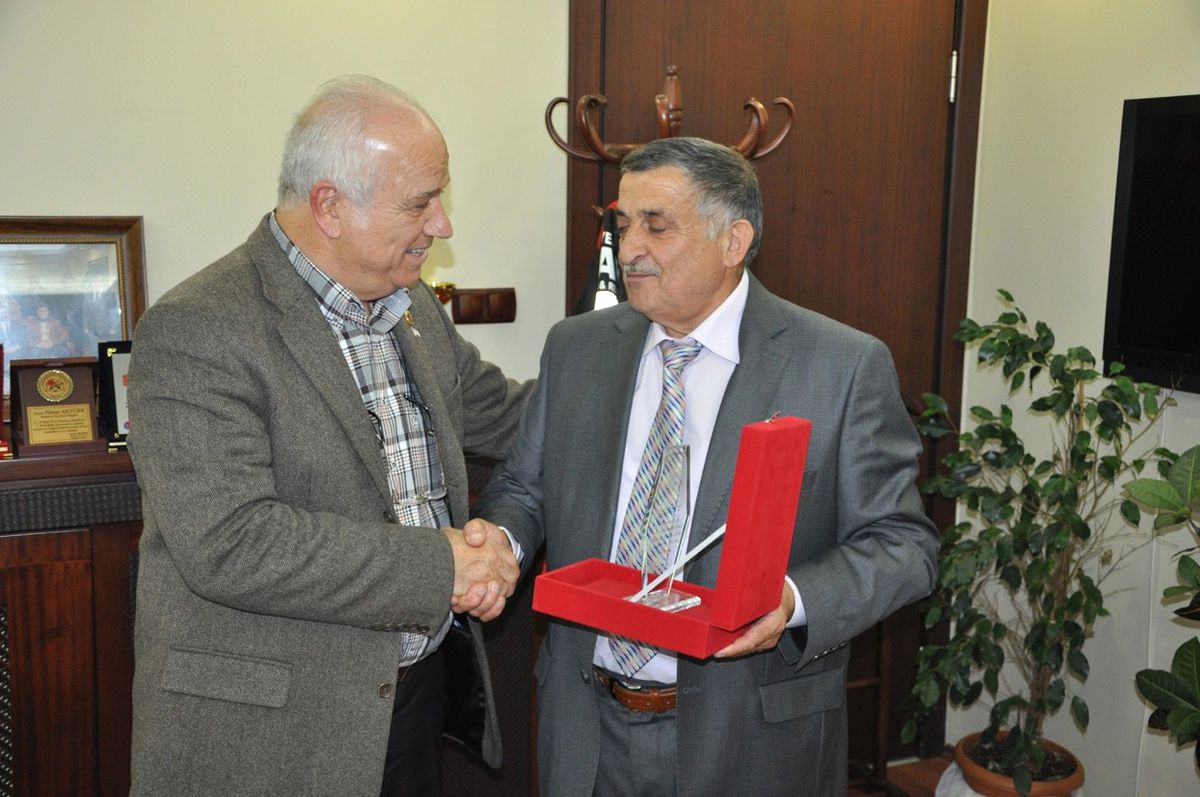 Çiftçi Malları Meclisi\'nden Başkan Aktürk\'e Plaket