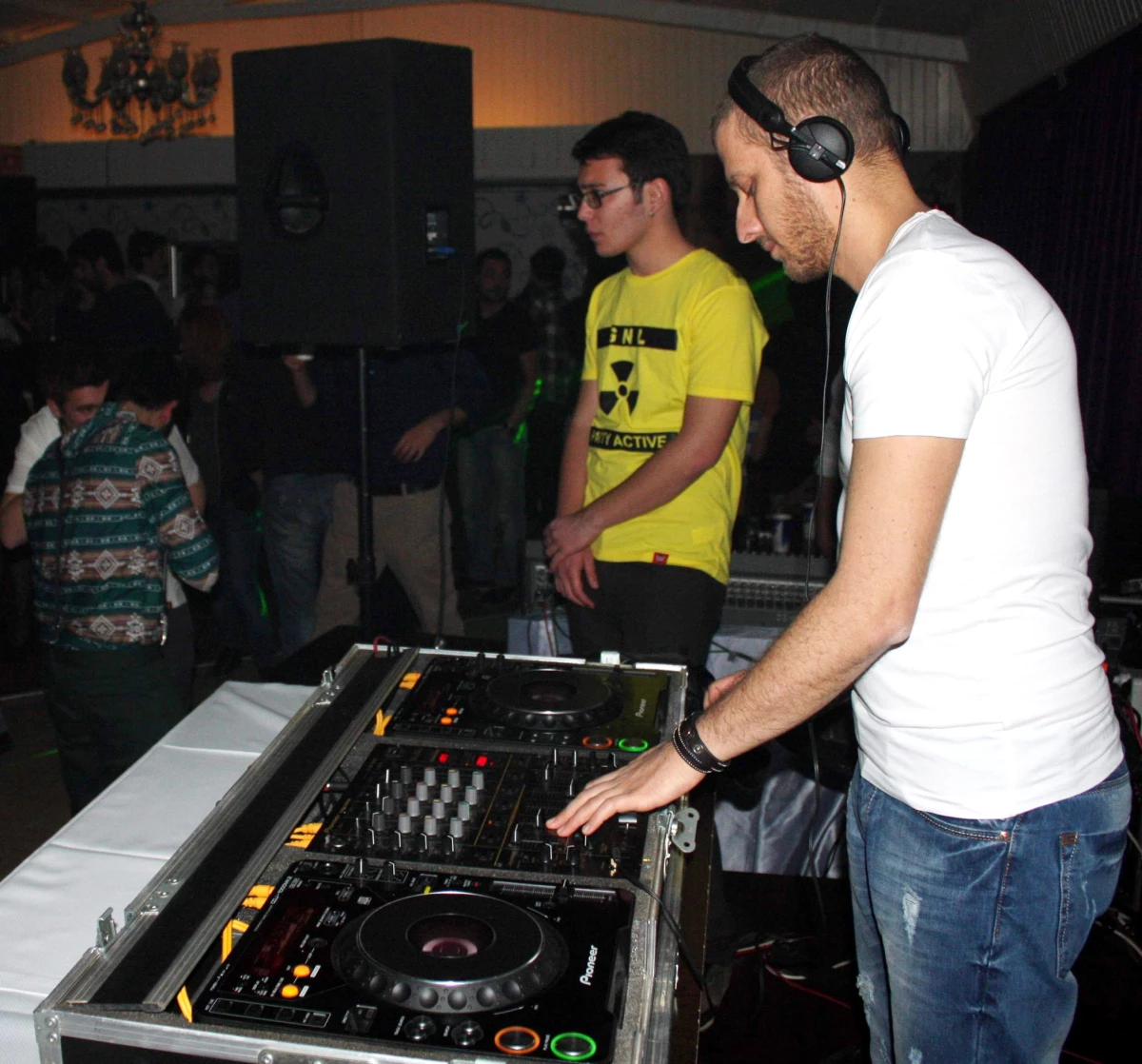 Dj Emrah İş Coşturdu