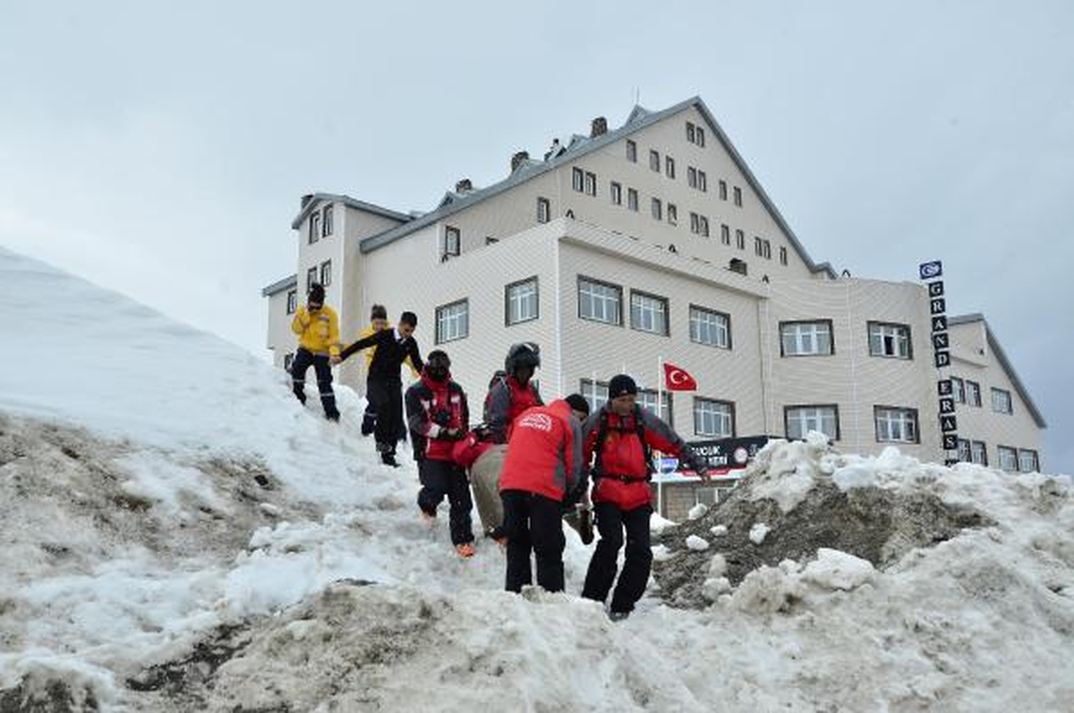 Erciyes\'de Yaralanan Dağcı\'yı Jandarma Kurtardı