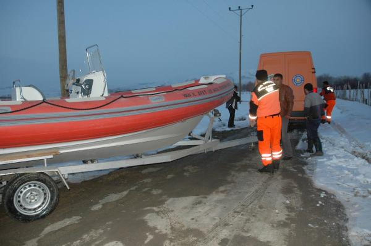 Gölde Mahsur Kalan 5 Balıkçı Operasyonla Kurtarıldı