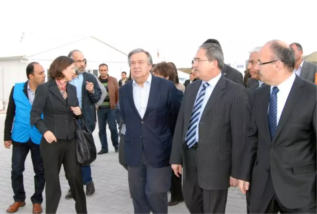 Guterres, Nizip\'teki Suriyelilerin Barındığı Çadır Kampı Ziyaret Etti