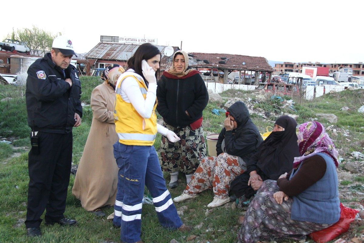 Halk Otobüsü ile Hafif Ticari Araç Çarpıştı: 3 Yaralı