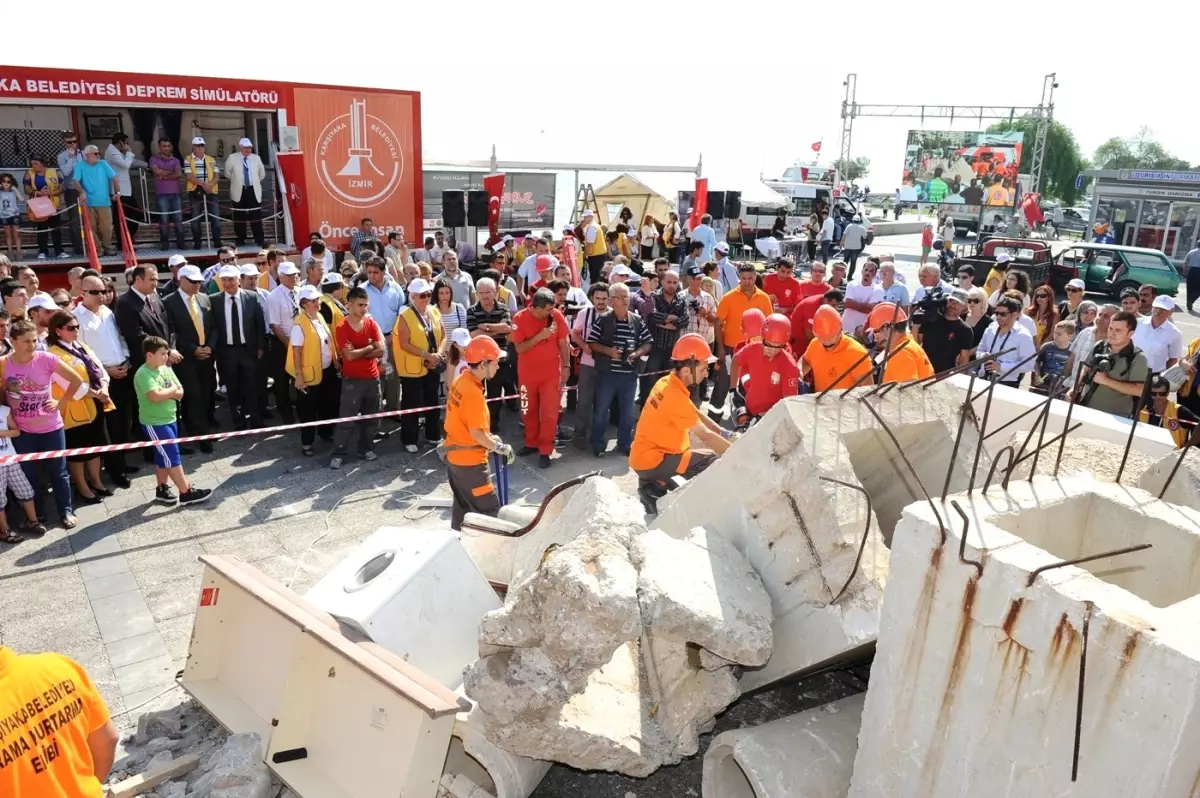 Karşıyaka\'da Deprem Tatbikatı İçin Bina Yıkılacak