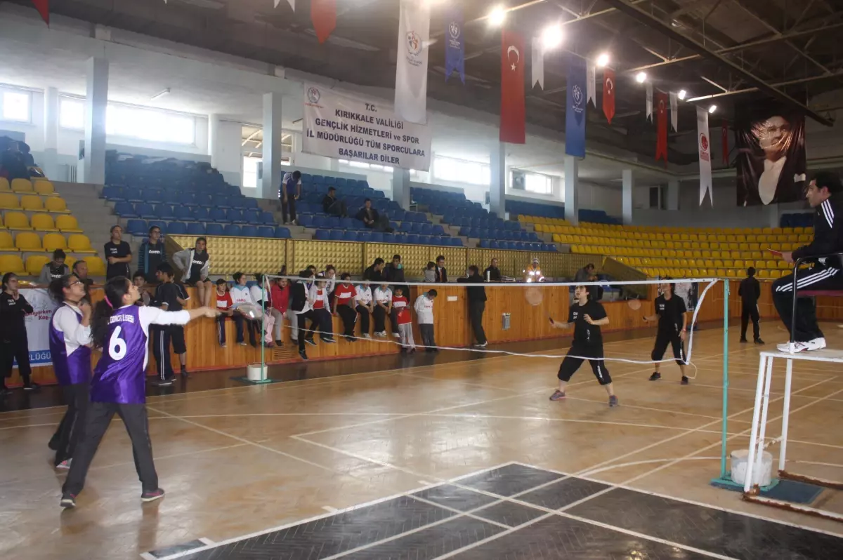 Kırıkkale\'de Okul Sporları Badminton Müsabakaları Sona Erdi