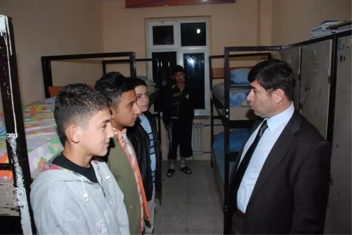 Milli Eğitim Müdürü Kendini Öğrencilere Adadı