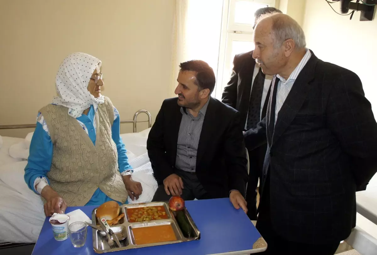 Ak Partili Vekillerden CHP'li Vekilin Annesine Geçmiş Olsun Ziyareti