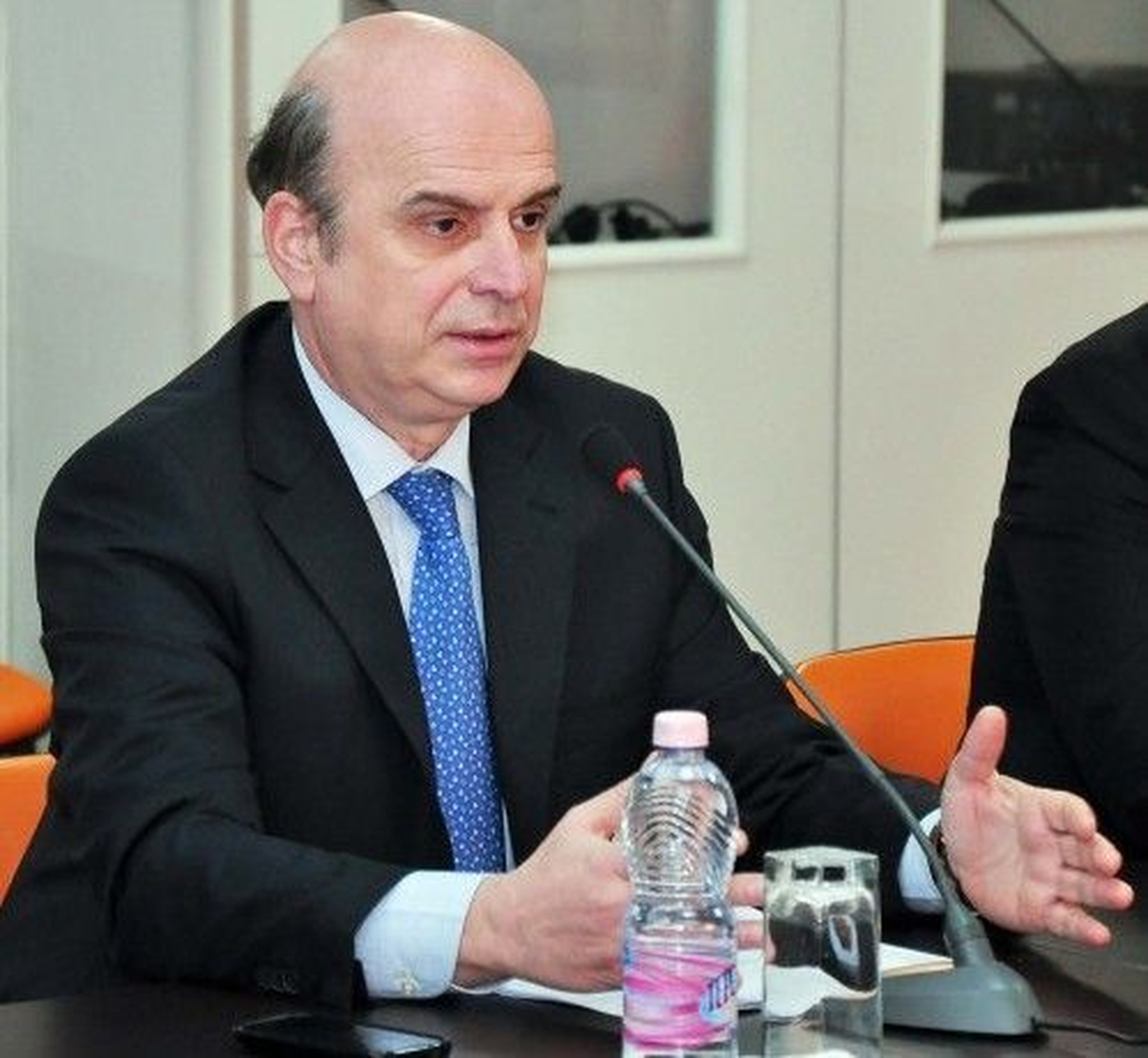 Arnavutluk\'tan Bölge Ülkelerine Tap Çağrısı