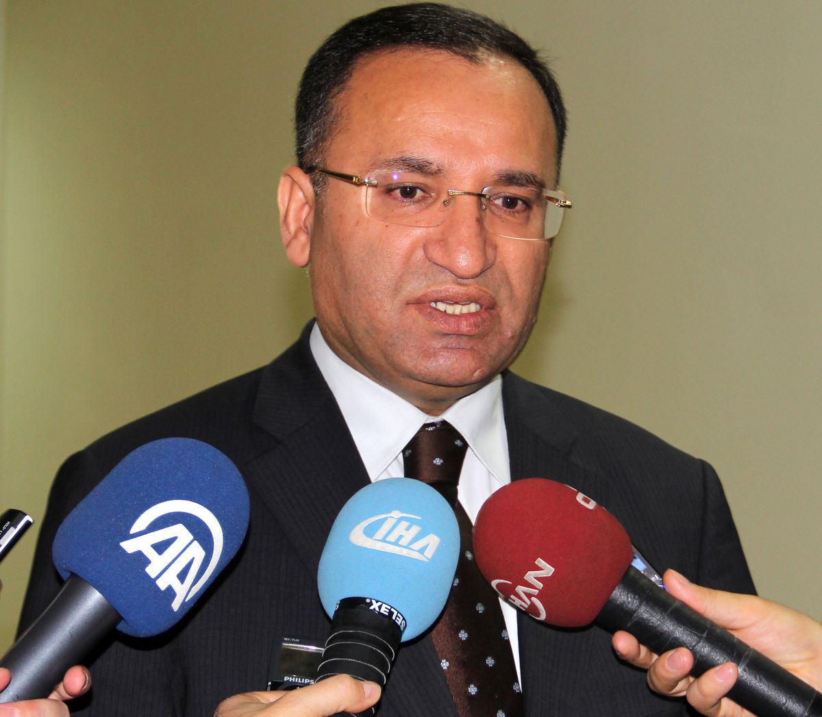 Bekir Bozdağ, Almanya\'daki Yangını Değerlendirdi
