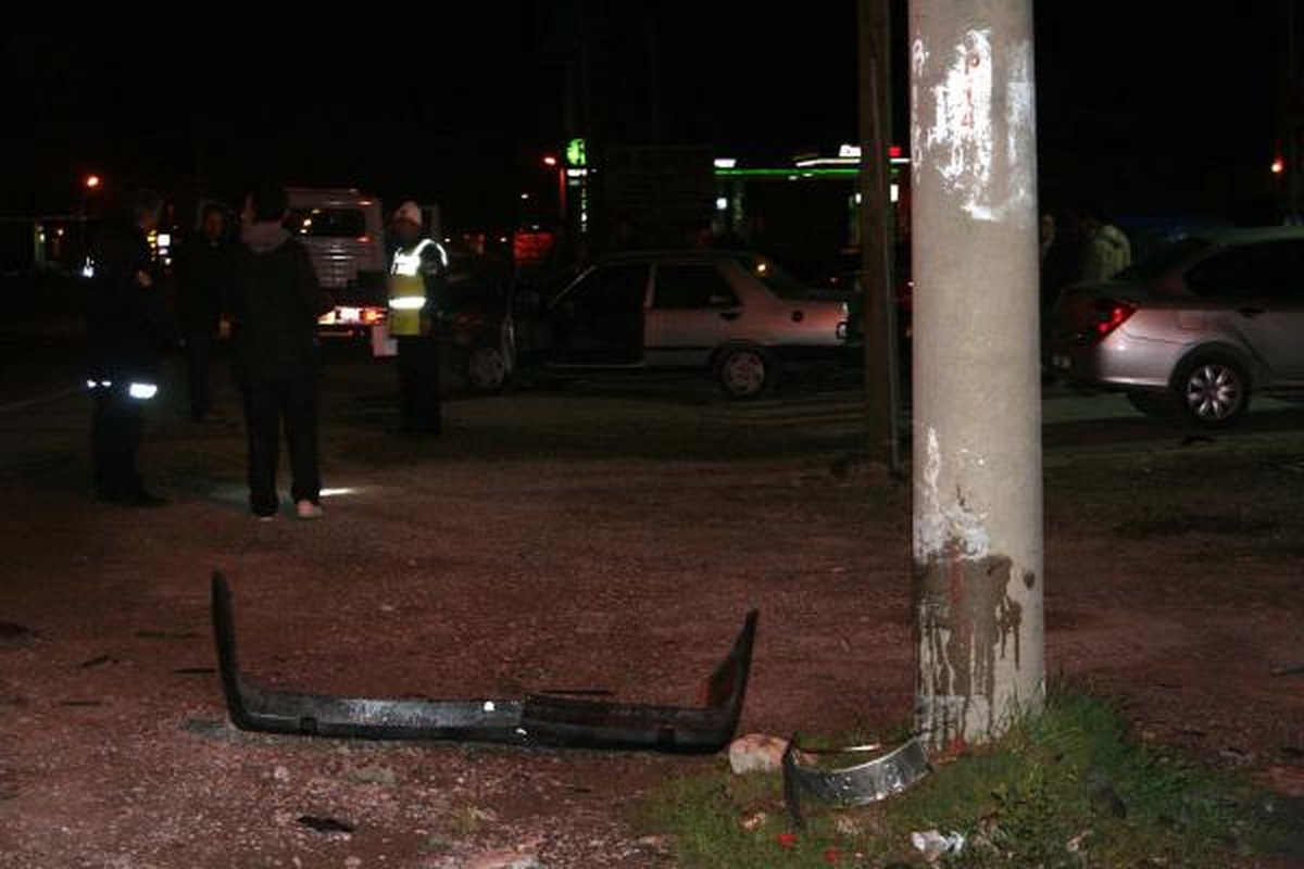 Direğe Çarpan Otomobilin Sürücüsü Yaralandı