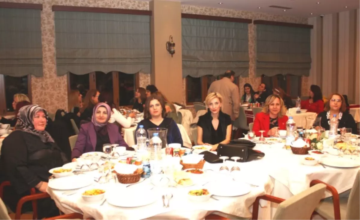 Düzce\'de Dünya Kadınlar Günü Tüm Gün Kutlandı