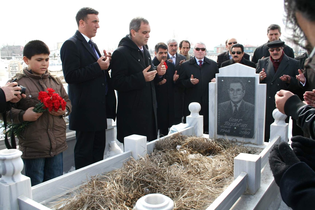 Gazeteci Öner Daşdelen Mezarı Başında Anıldı