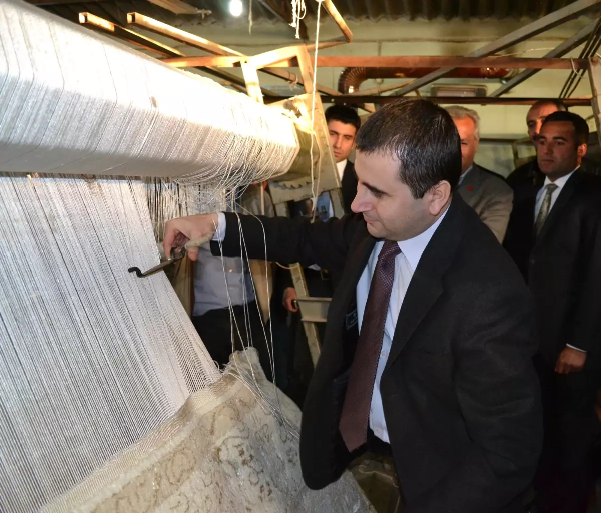 Hilvan Kaymakamı, Halı Kurslarını İnceledi