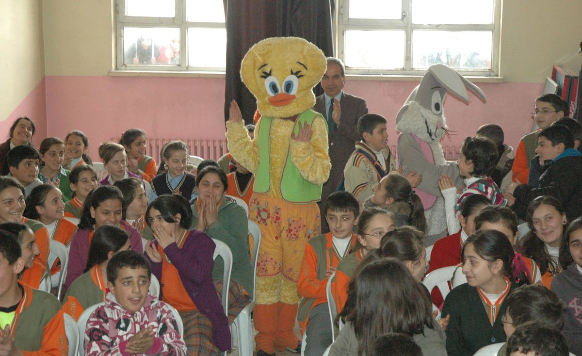 İstanbul\'daki Kardeş Okuldan Kışlık Yardımı