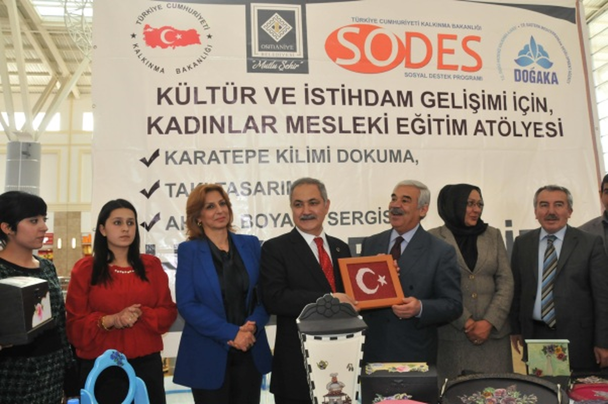 Kursiyerler AVM\'de Sergi Açtı
