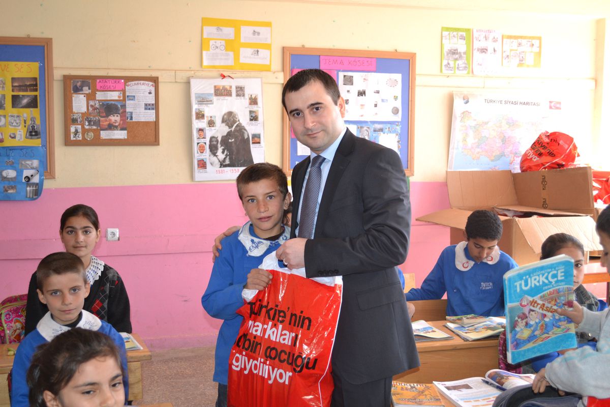 Ögrencilere Yardım Dağıtımı