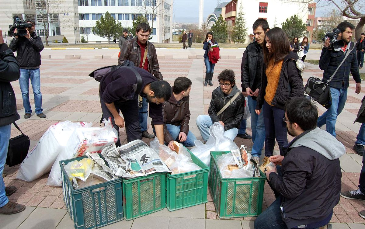 Öğrencilerin Yemek Protestosunda Arbede
