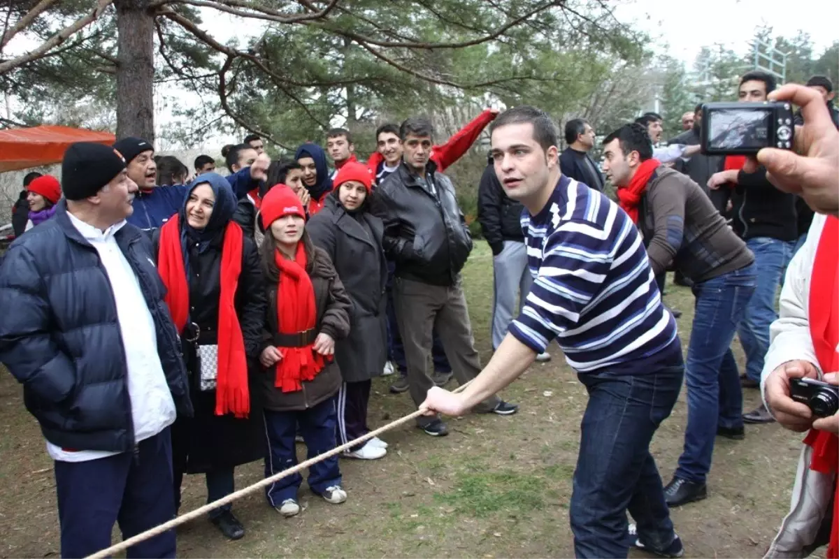 Sağlıklı Yaşam İçin Doğa Yürüyüşüne Yoğun Katılım