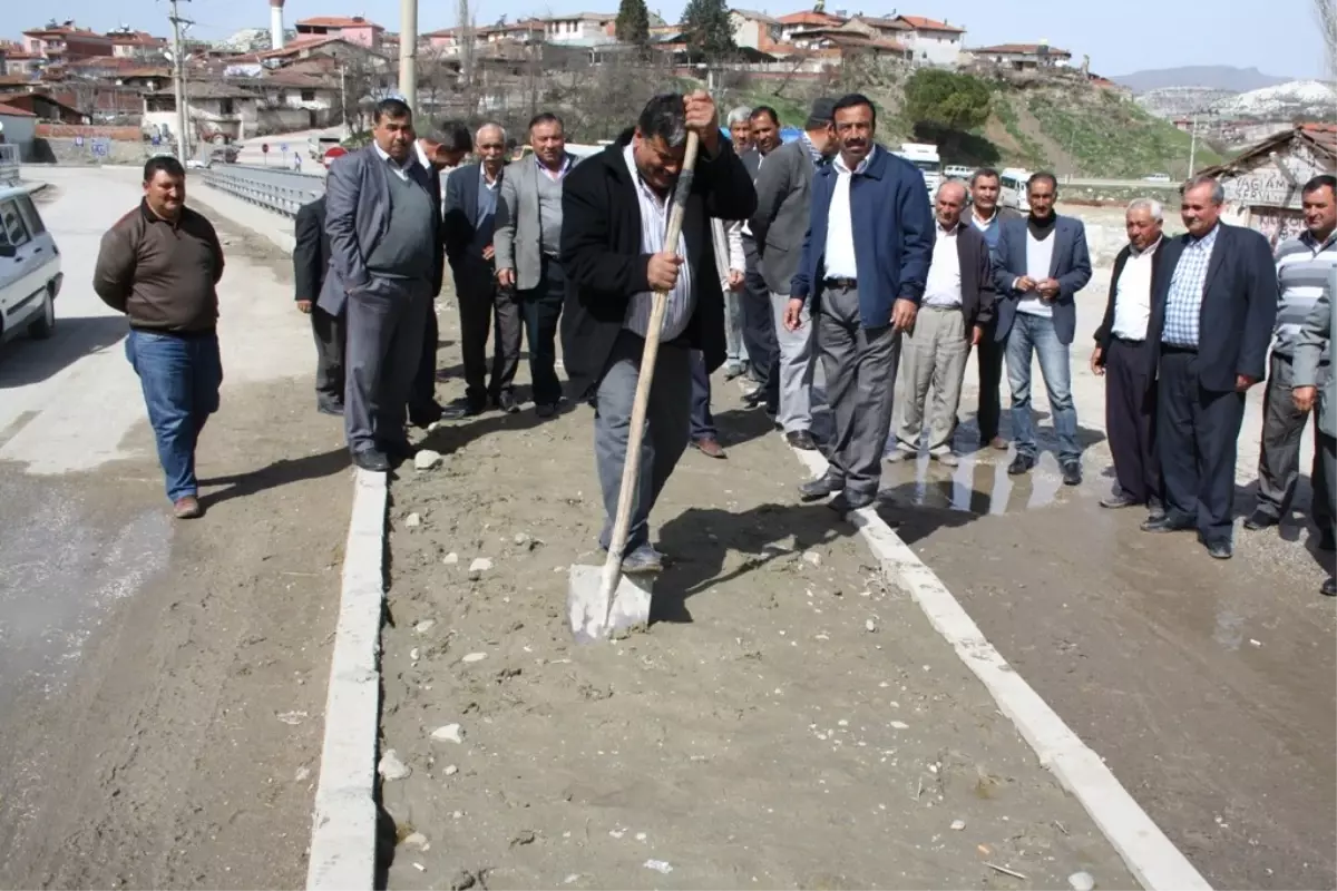 Selendili Muhtarlardan Karayolarına Tepki