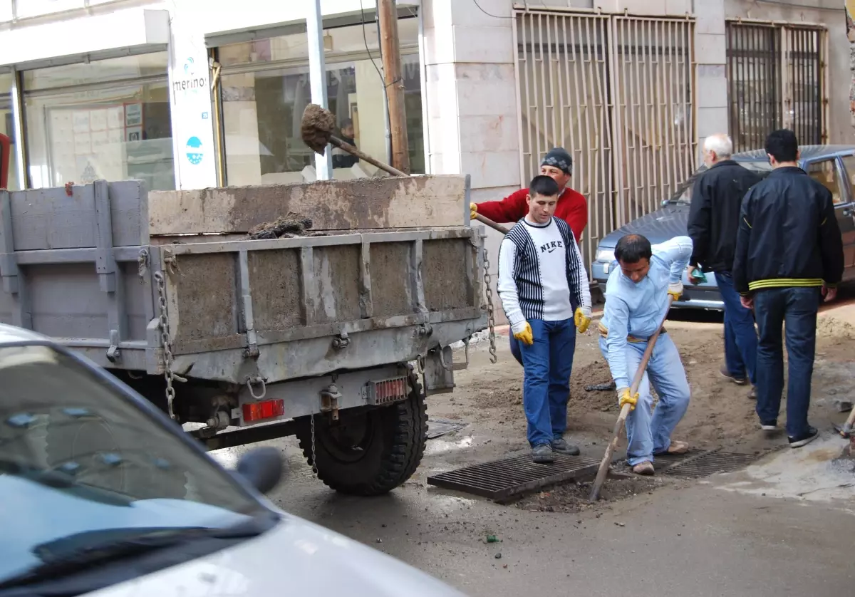 Selin Vurduğu Edremit\'te Belediye Personelinin İzinleri Kaldırıldı