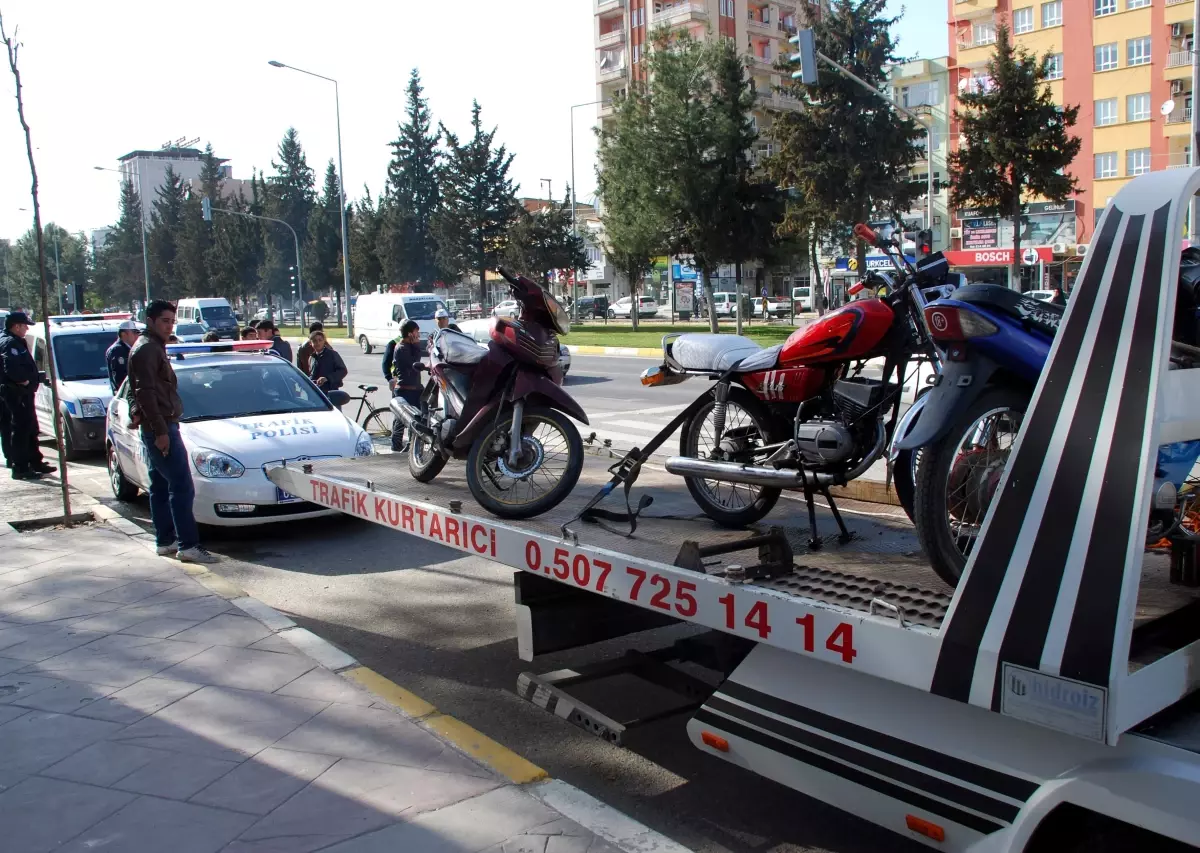 Trafik Polisleri Uygunsuz Motosikletlere Göz Açtırmıyor