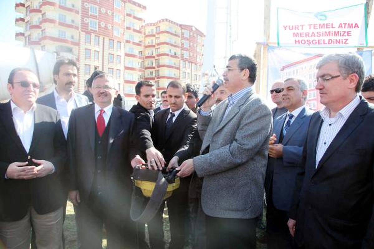 Vali Güvenç Öğrenci Yurdunun Temelini Attı