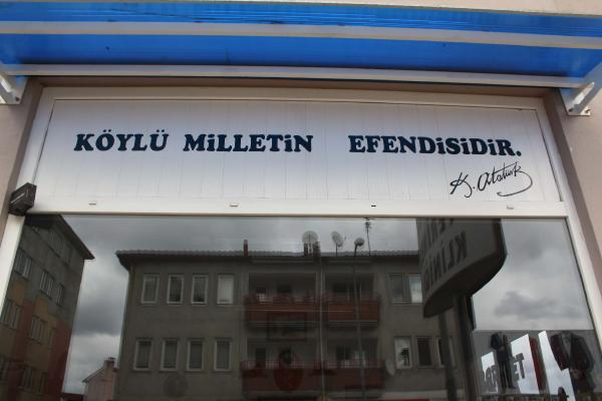 Veteriner Kliniğindeki \'Köylü Milletin Efendisidir\' Yazısı Kaldırıldı